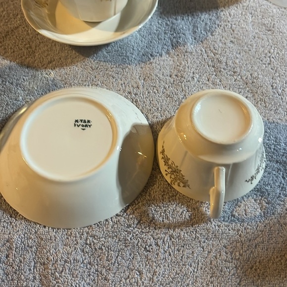 Vintage Knowles Taylor KT & K Ivory China Pair of 2 Tea Cups - Picture 3 of 3